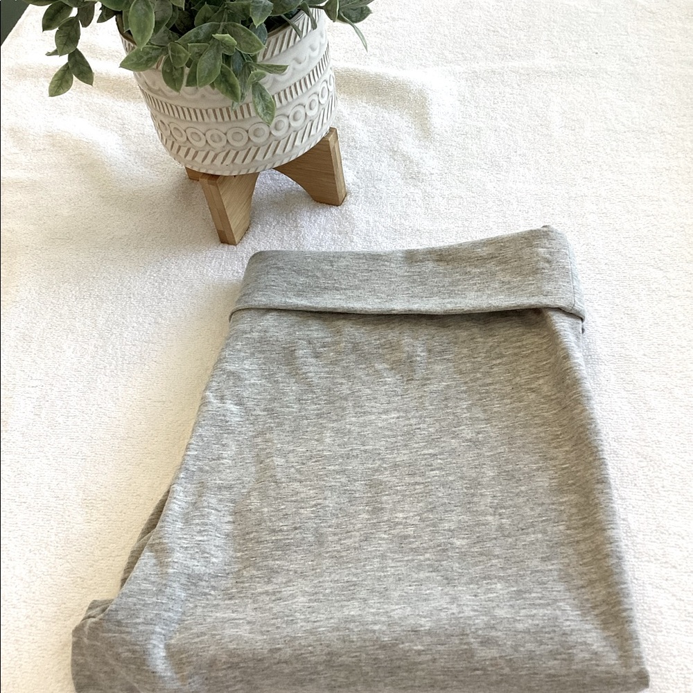 NWOT Victoria’s Secret Gray leggings Sz XL NEW rollover waistband Roomy Stretch - Picture 10 of 17